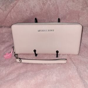 Michael Kors Light Pink Wristlet Wallet